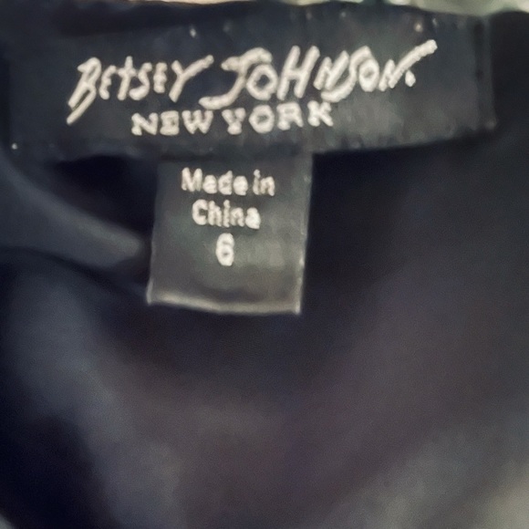 Betsey Johnson cocktail dress, size 6. - Picture 4 of 4